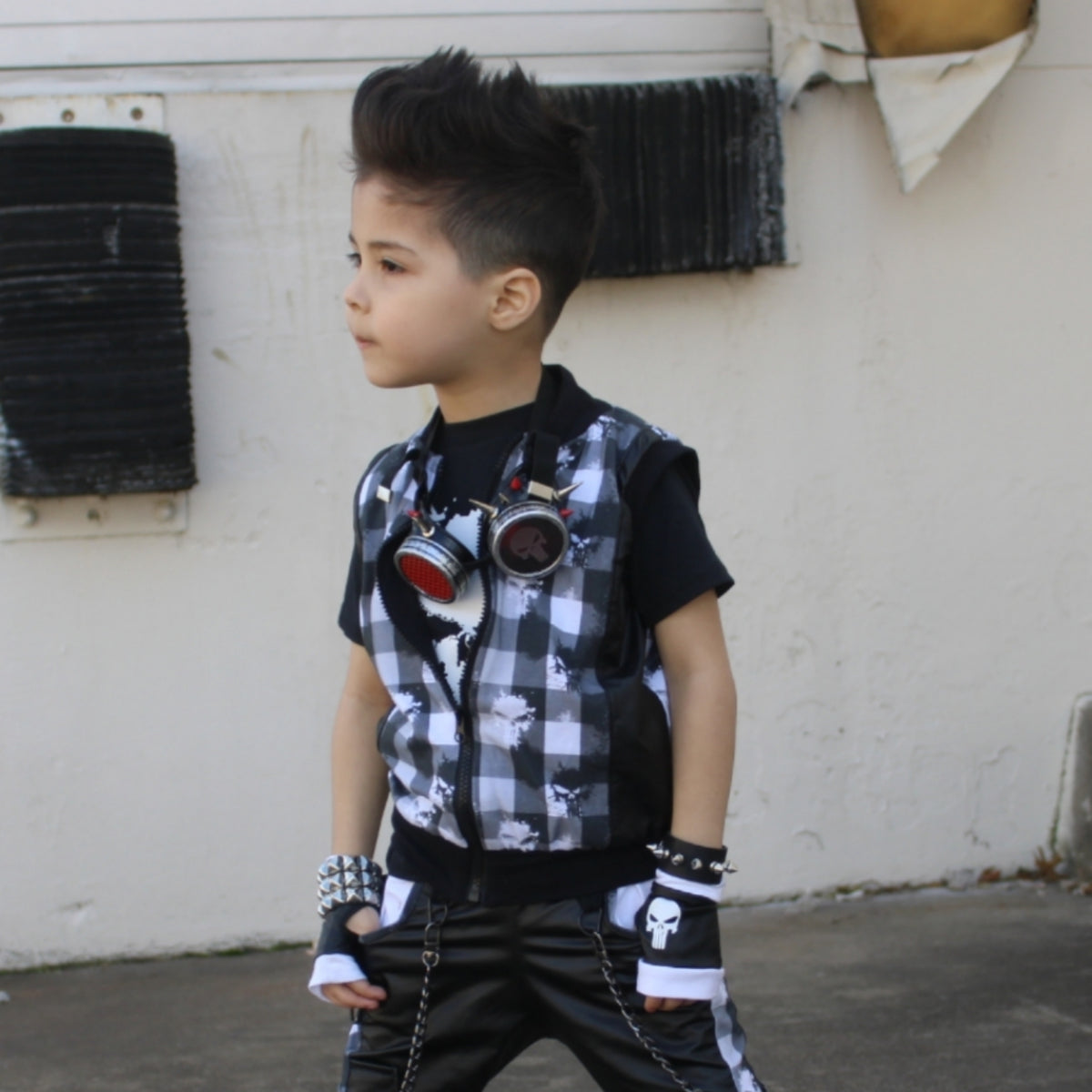 Vaundy “little punk” Pocketfull Vest M Vaundy “little punk” Pocketfull Vest M Dapper Kiddos